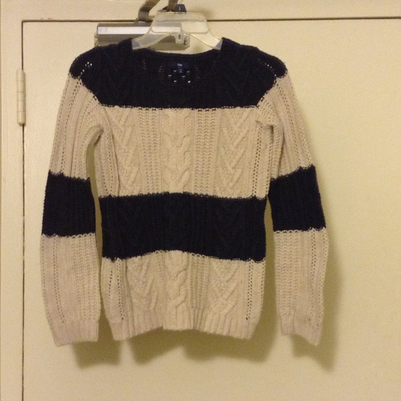 Gap sweater