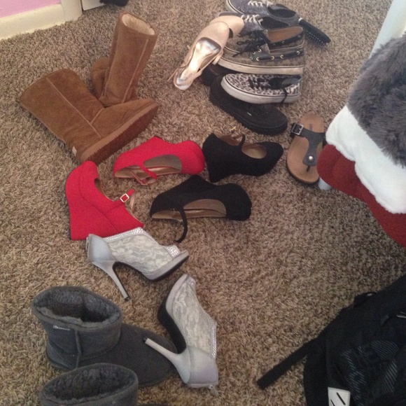Sale cleaning out my closetttt!!!!!!!! - Picture 1 of 1
