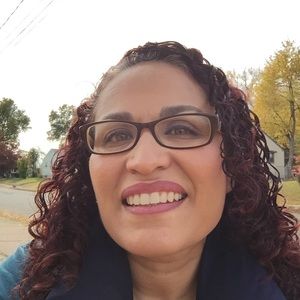 Meet your Posher, Elaine