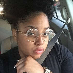 Meet your Posher, Latoya