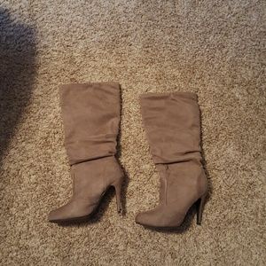 Suede boots