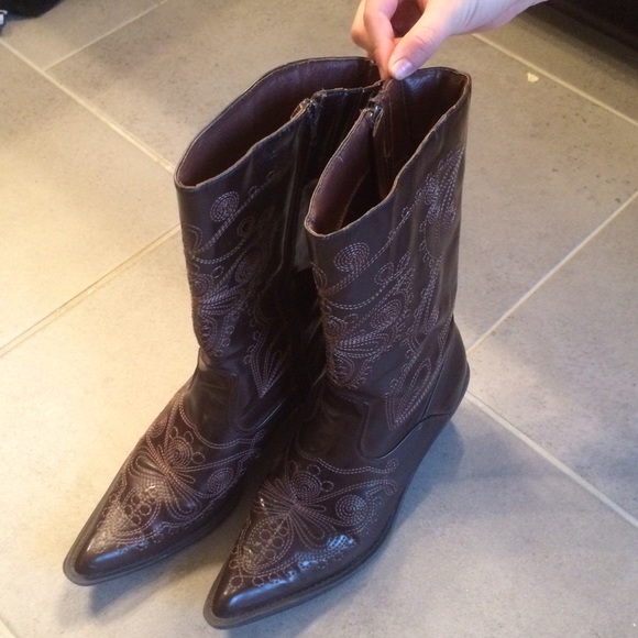 😀🎉🙌🏼SALE TODAY🙌🏼🎉😀. Cowgirl boots.