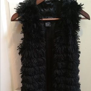 Daytrip Black faux fur vest