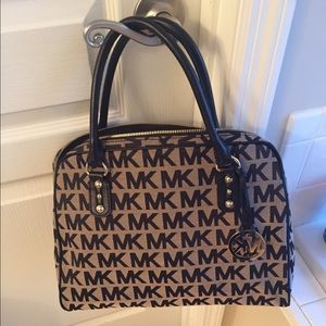 Micheal Kors purse