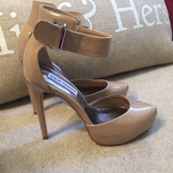 🚫SOLD🚫Steve Madden nude pumps. New