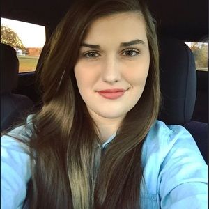 Meet your Posher, Caitlin