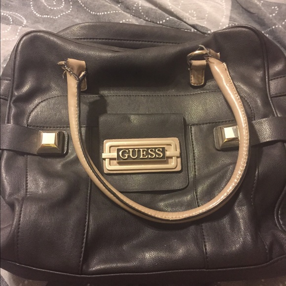 Guess purse - Picture 1 of 3