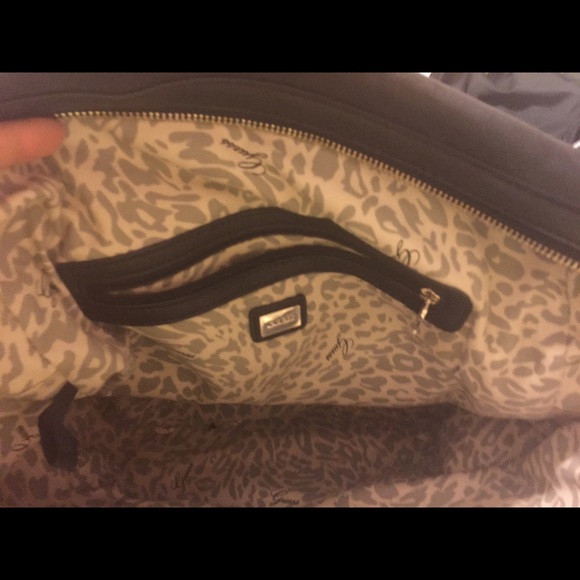 Guess purse - Picture 2 of 3