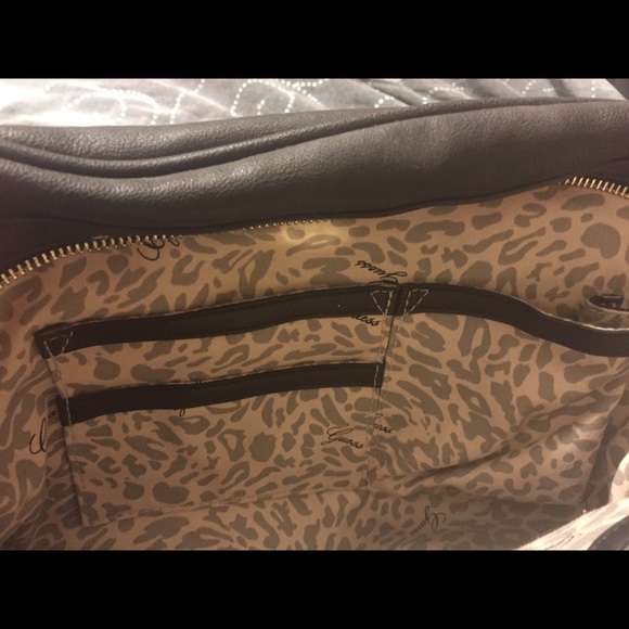 Guess purse - Picture 3 of 3
