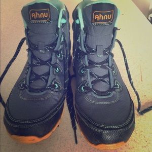 Ahnu sugarpine hiking boot