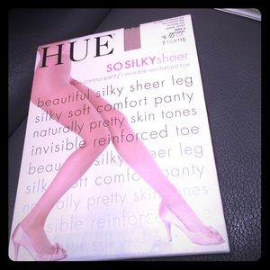 Hue so silky sheer  size 4 natural