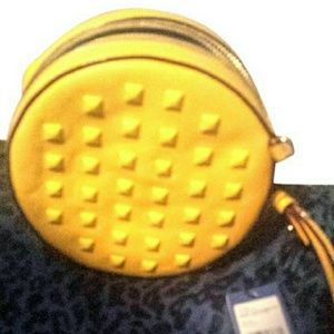 ❌SOLD❌SALE!! Rebecca Mink off Wristlet/Cross body