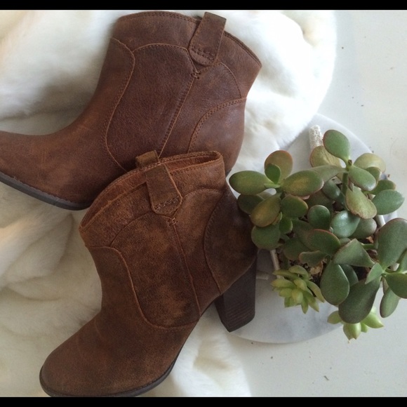 Indigo by Clarks ankle booties Perfect Condition! - Picture 1 of 4