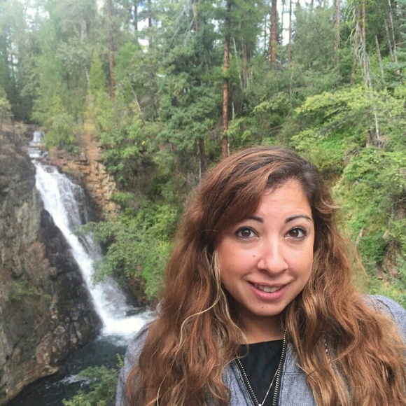 Meet your Posher, Candace