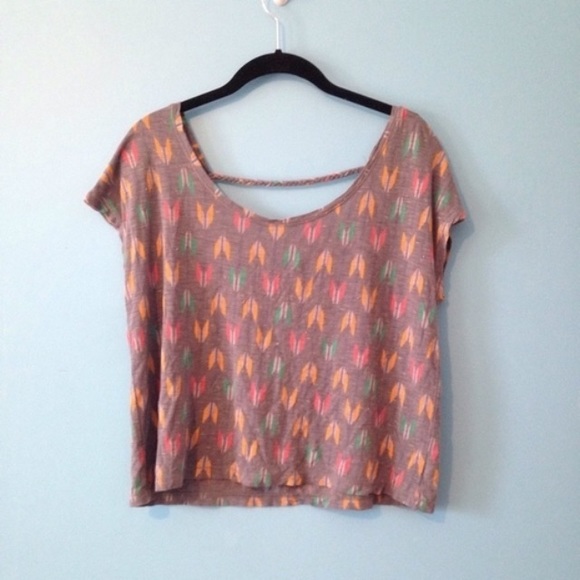 aerie Tops - ❌sold❌Arrow print grey top
