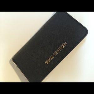 Genuine Michael Kors Wristlet/Smart Phone Wallet