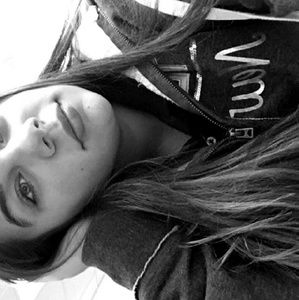 Meet your Posher, Courtney