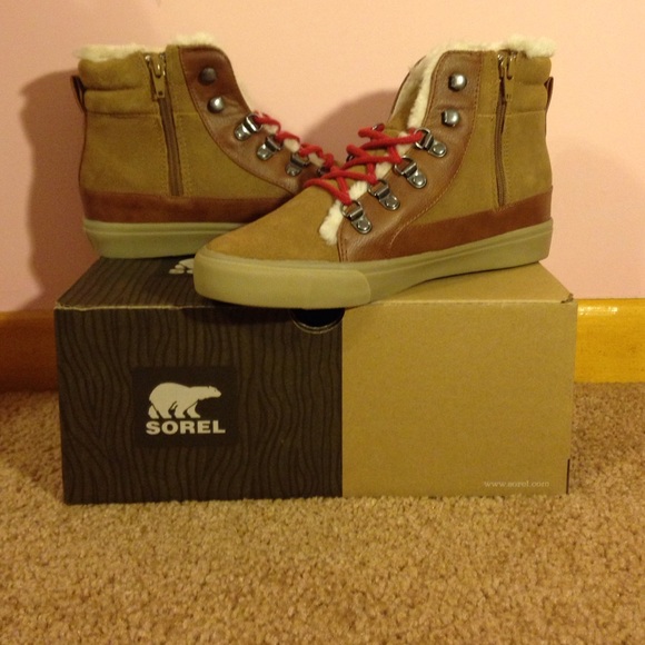 American Eagle High Top Sneakers