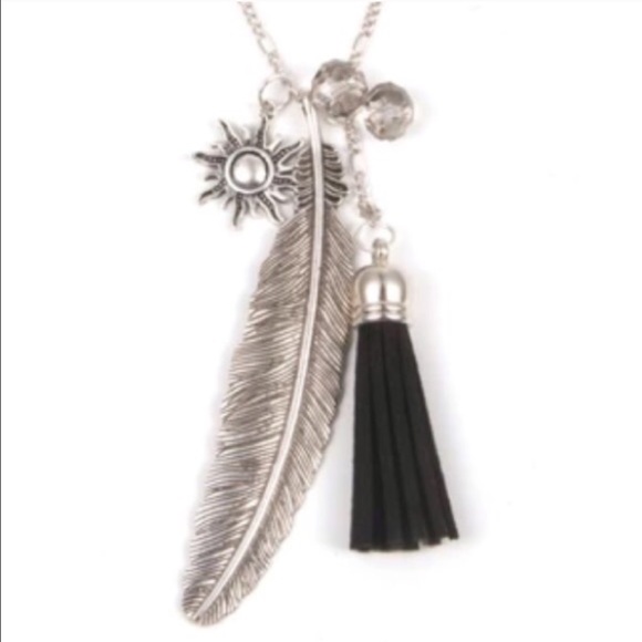 Jewelry - Feather Tassel Necklace✨2 available✨