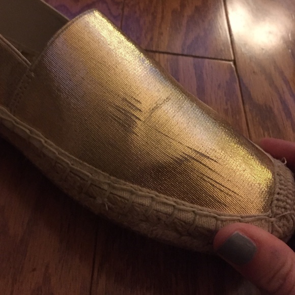 {Ellen Tracy} Metallic Gold Espadrille Flats - Picture 3 of 4