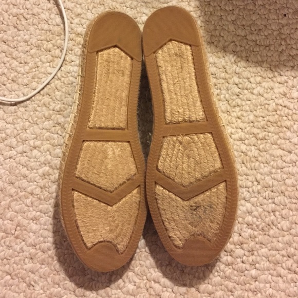 {Ellen Tracy} Metallic Gold Espadrille Flats - Picture 4 of 4