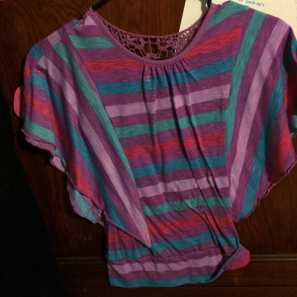 A cute shirt/blouse and has a cool back