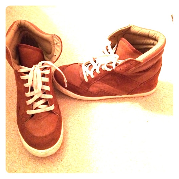 Heel Tennis shoes