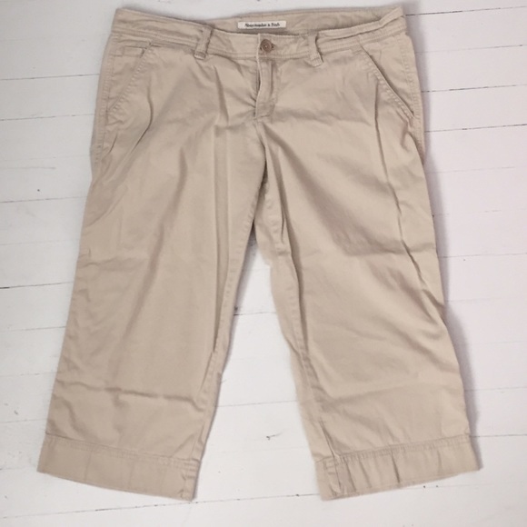 Abercrombie & Fitch Khaki Capri Pants- Size 6