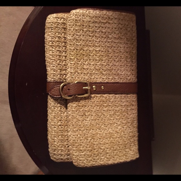 Gap Straw Clutch