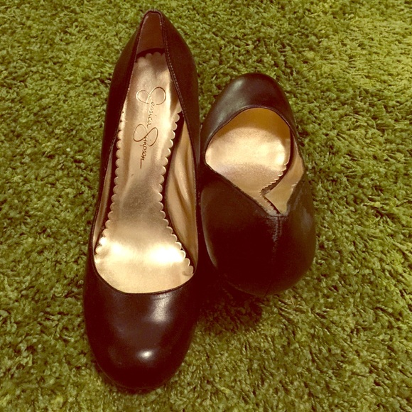 Jessica Simpson 4" Black Pumps