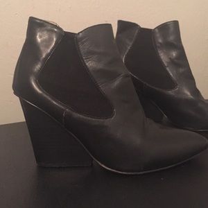 Black pointed Chelsea booties