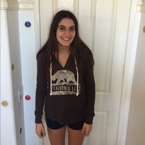 ❗️BRAND NEW❗️Billabong V neck Sweatshirt
