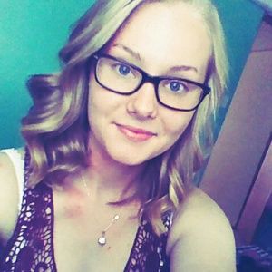 Meet your Posher, Alyssa