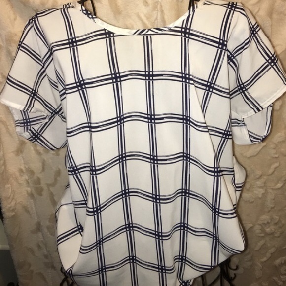 Navy& white top