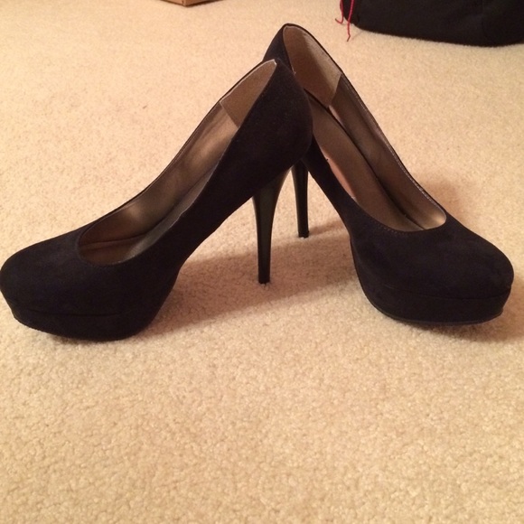 Black Pumps