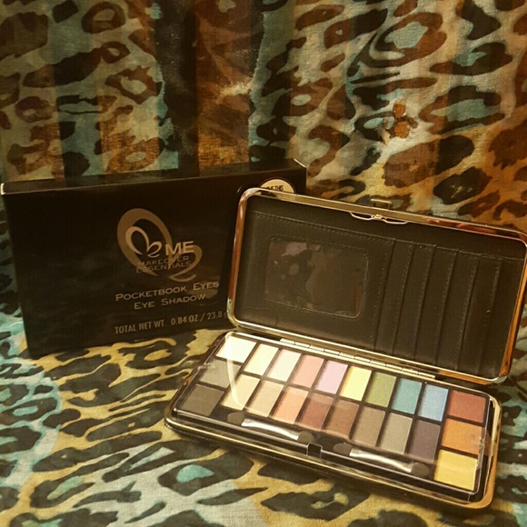 🎉HOST PICK🎉 Pocketbook Eyes by ME 48 hour sale!