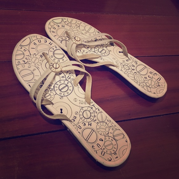Henri Bendel Sandals