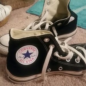 Converse allstars size 5 mens... fits a women 8