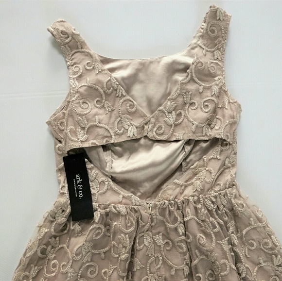 Beige embroidered cutout back dress size M Prom - Picture 4 of 5
