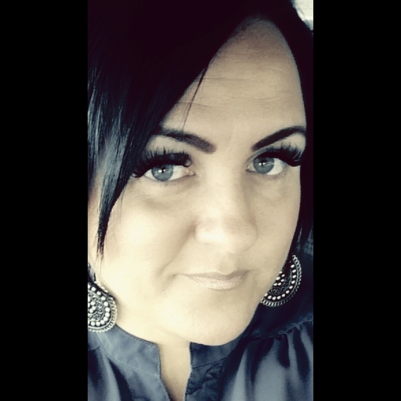 Meet your Posher, Jenn - Picture 1 of 1