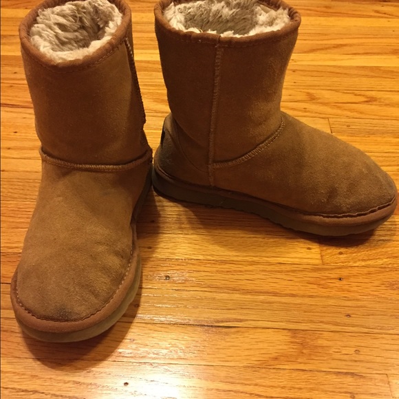 Tan uggs