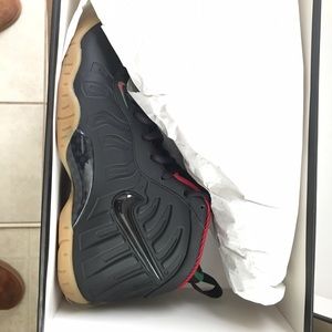 Never worn Gucci Foams