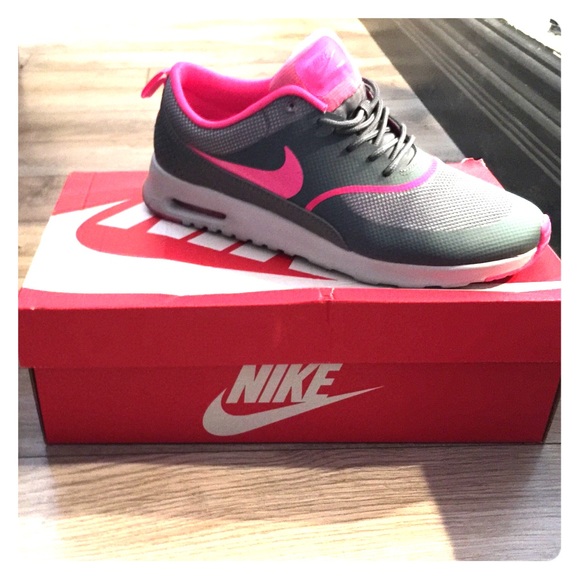 Nike Air Max Thea Pink & Gray 🎀