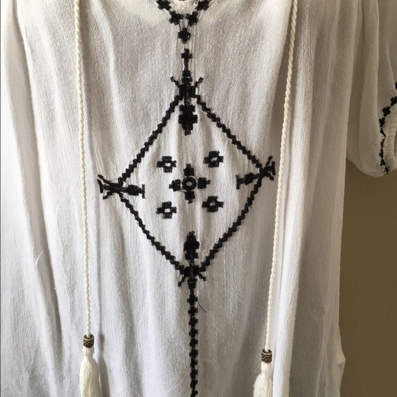 Off White Embroidered Peasant Blouse - Picture 4 of 4