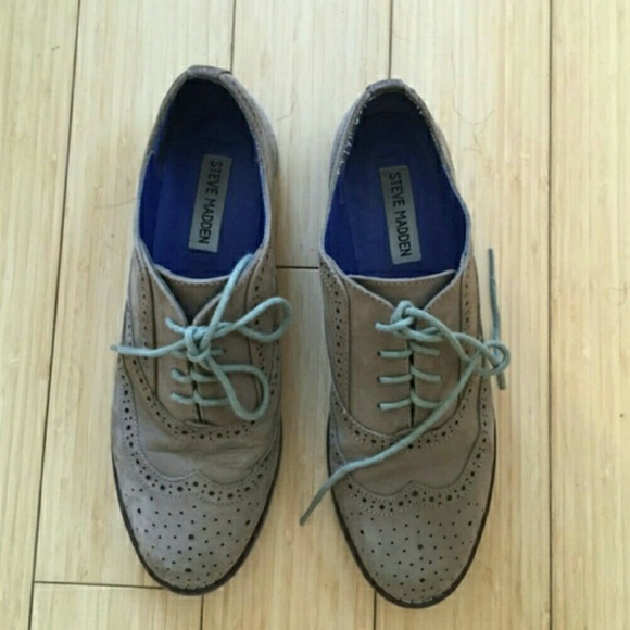 Oxfords and 2 shirt bundle