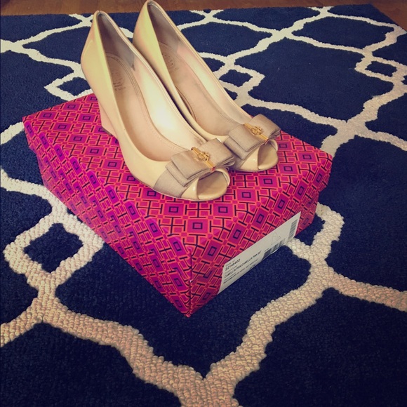 Tory Burch Trudy 85mm Wedge, Size 5.5