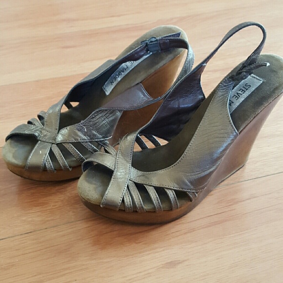 Steve Madden bronze wedges size 6