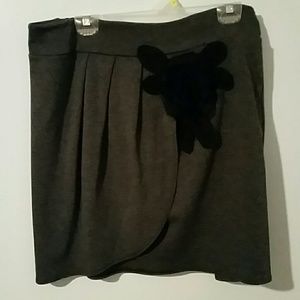 Sz 3x Gray Skirt with Flower Detail