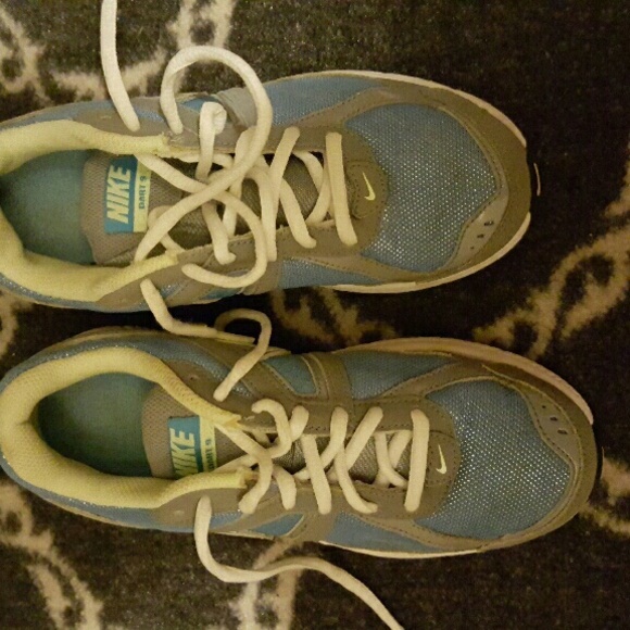 PRICE CHANGE - NEWER NIKE SNEAKERS