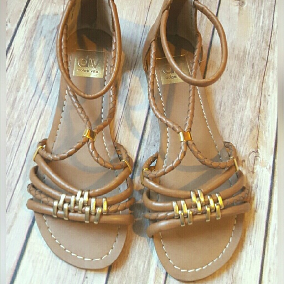 Dolce Vita Shoes - 💕HOST PICK💕 Dolce Vita brown sandals
